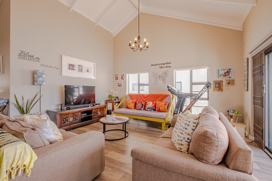 3 Bedroom Property for Sale in Sandbaai Western Cape